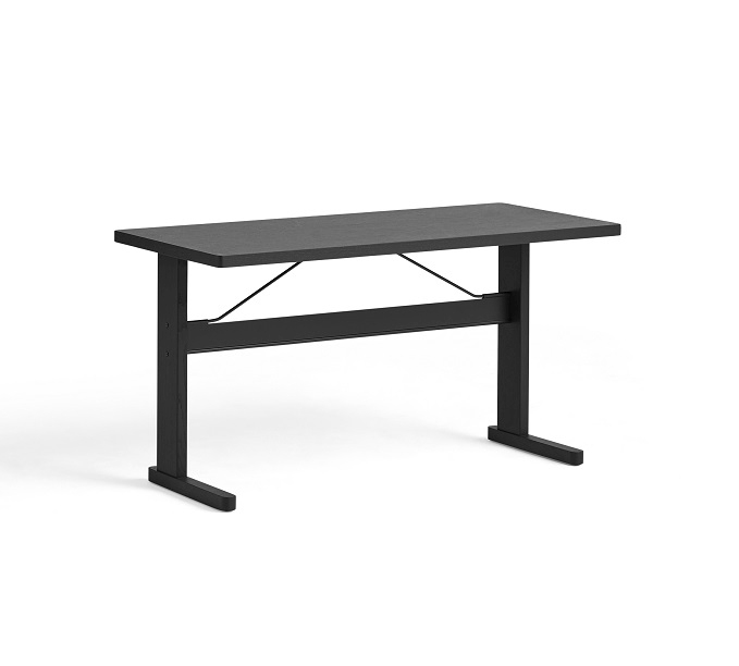 Schwarzer Hay Schreibtisch, Modell Passerelle Desk, mit rechteckiger Tischplatte und minimalistischem Design. Moderner Bürotisch für Arbeitszimmer und Büro.