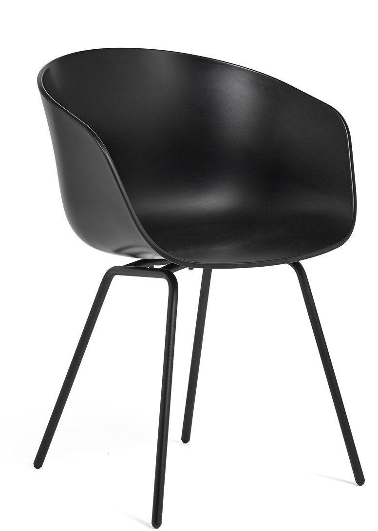 Schwarzer About A Chair AAC26 Stuhl von Hay mit minimalistischem Design und vierbeinigen Stahlgestell.