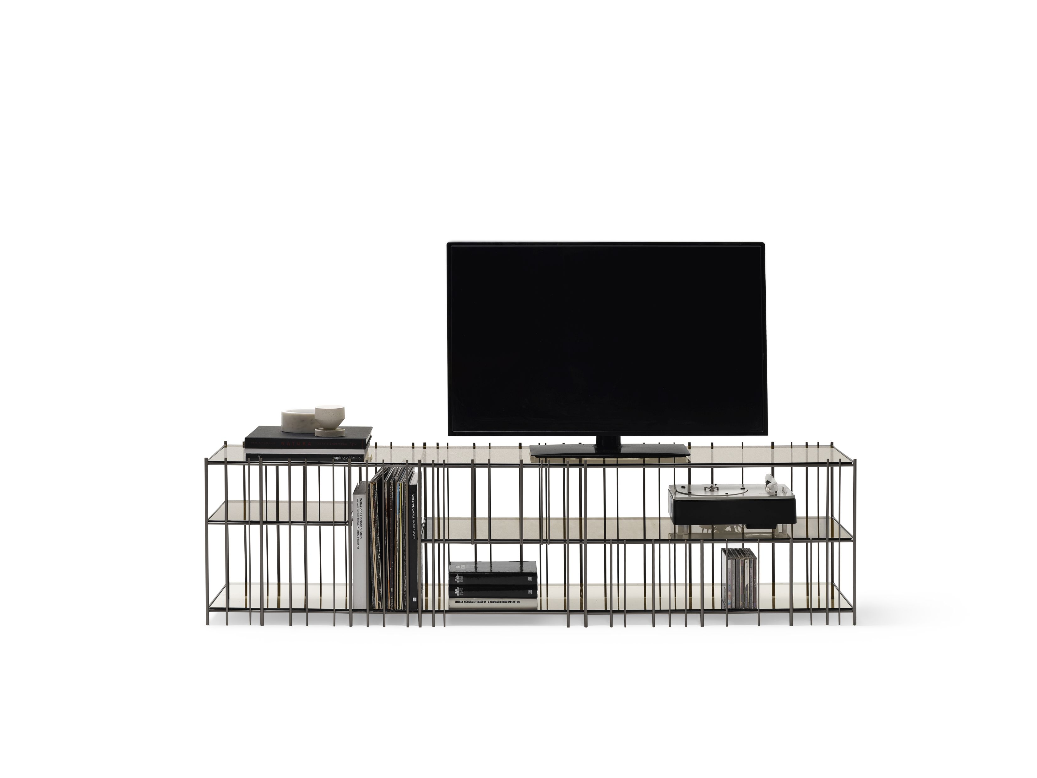 Metrica TV Schrank von Mogg: Moderner TV-Tisch mit schwarzen Metallstreben und Glasböden.