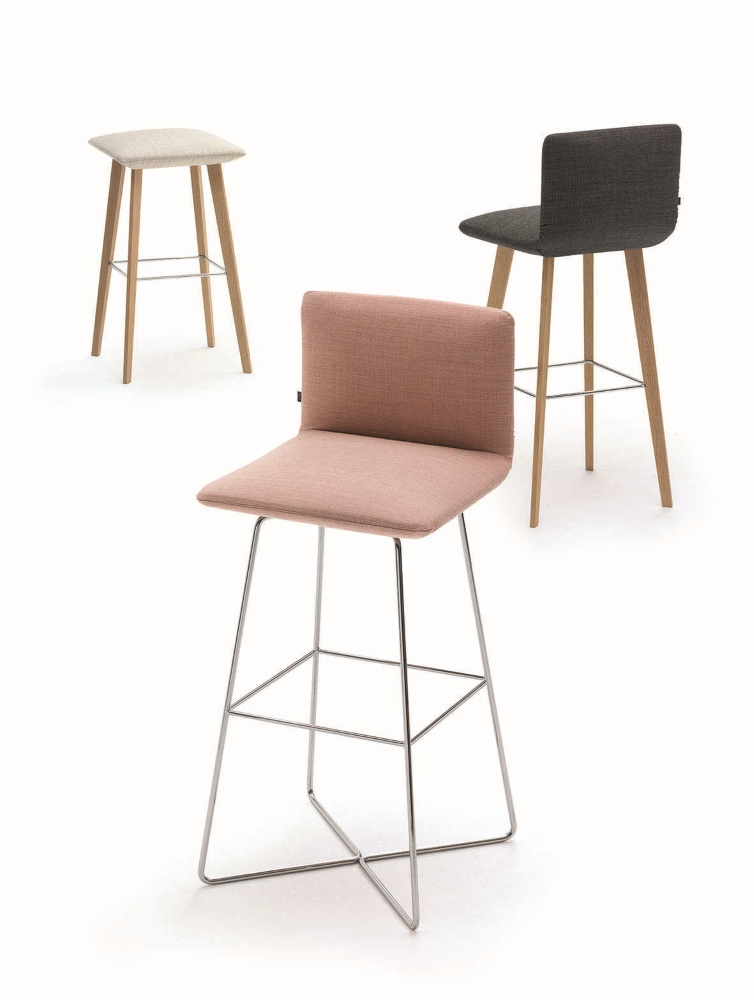 Jalis Barhocker: Drei verschiedene Barstühle mit Stoffbezug und Holz- oder Metallgestell. Moderne Sitzmöbel für Küche oder Bar.