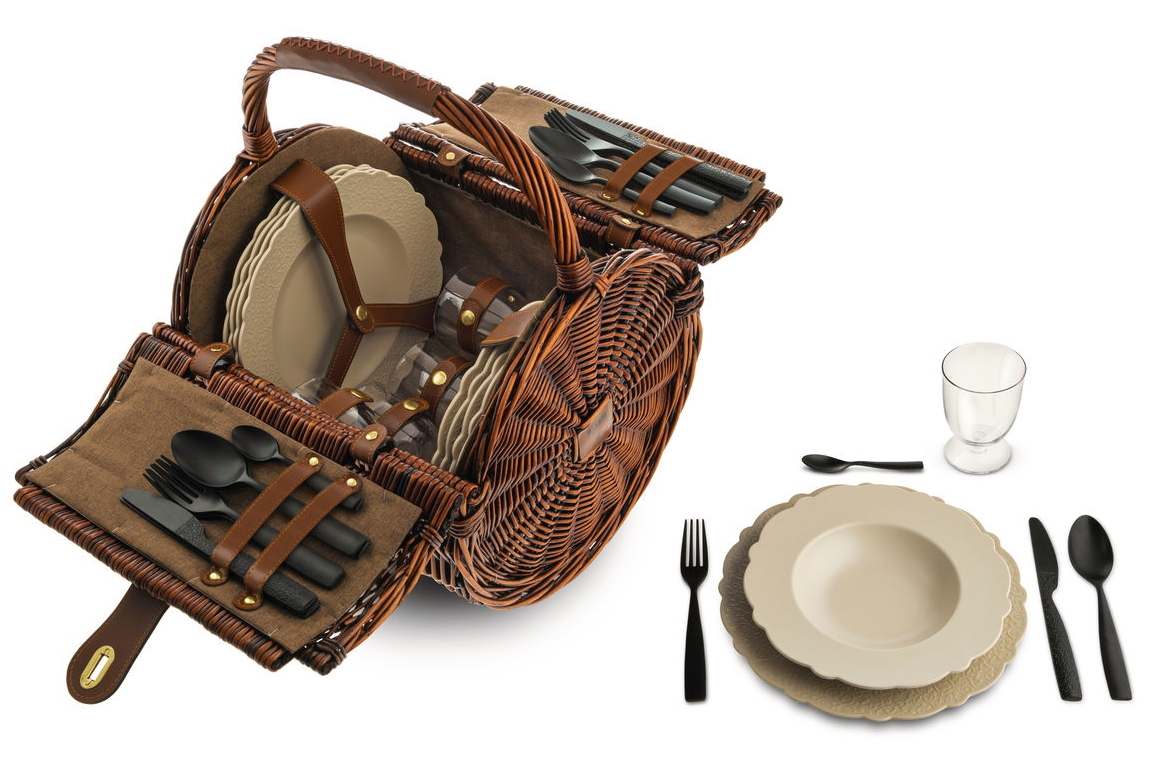 MW75 Picknickkorb Set von Alessi mit Geschirr, Gläsern und Besteck aus Weide.
