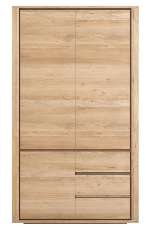 Shadow Kleiderschrank aus Eiche von Ethnicraft: Moderner Schrank mit Türen und Schubladen. Massivholzmöbel für Schlafzimmer.