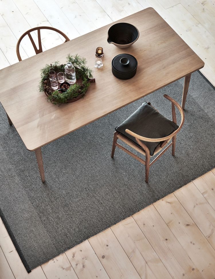 Edit Teppich 60 x 85 cm TAUBENBLAU / RAUCHBLAU / STONE Pappelina EINZELSTÜCK