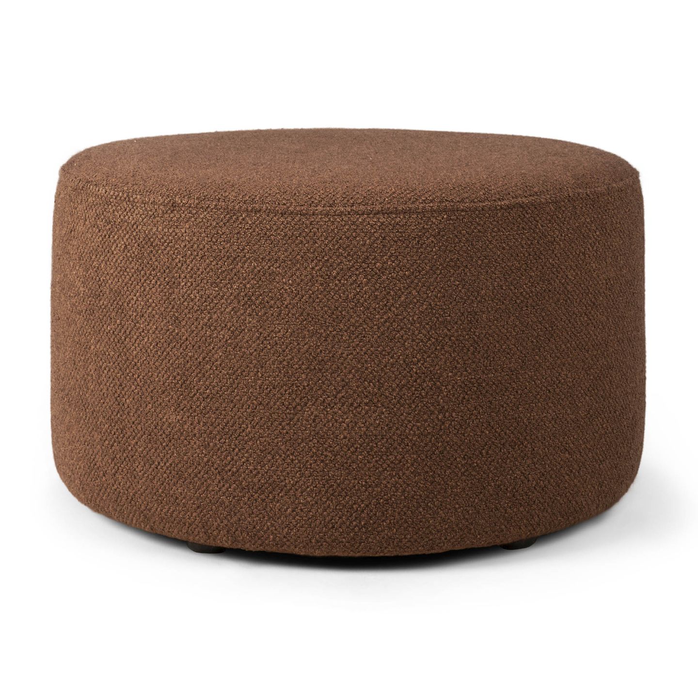 Barrow Sitzhocker, kupferfarbener Pouf von Ethnicraft, runder Hocker mit Stoffbezug, modernes Wohnaccessoire.