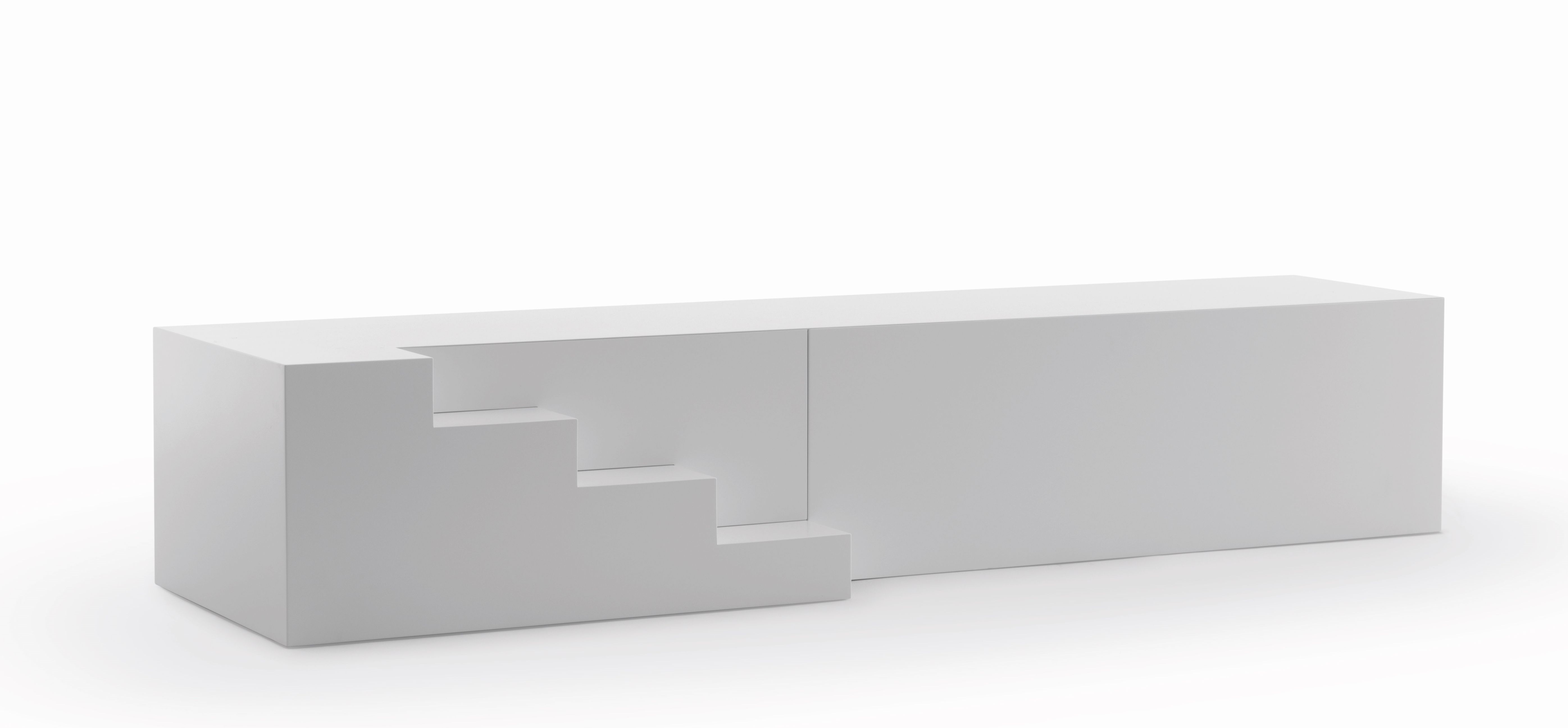 Weißer Mezzanino Beistelltisch von Mogg, 90x90cm, mit integrierter Treppe als Designelement. Moderner Nachttisch für Schlafzimmer.