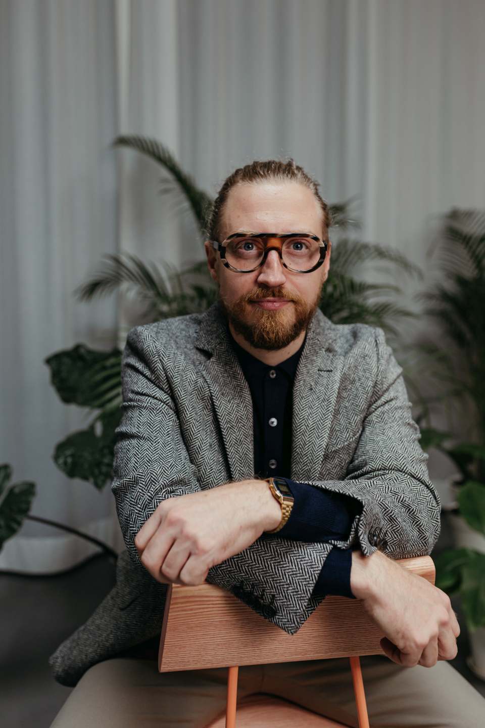 D:006 Stuhl mit Armlehnen Fuchs & Habicht