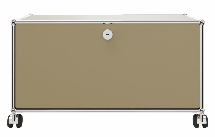 Beiges USM Haller TV-Möbel mit Rollen und abschließbarer Front für modernes Wohnzimmerdesign.