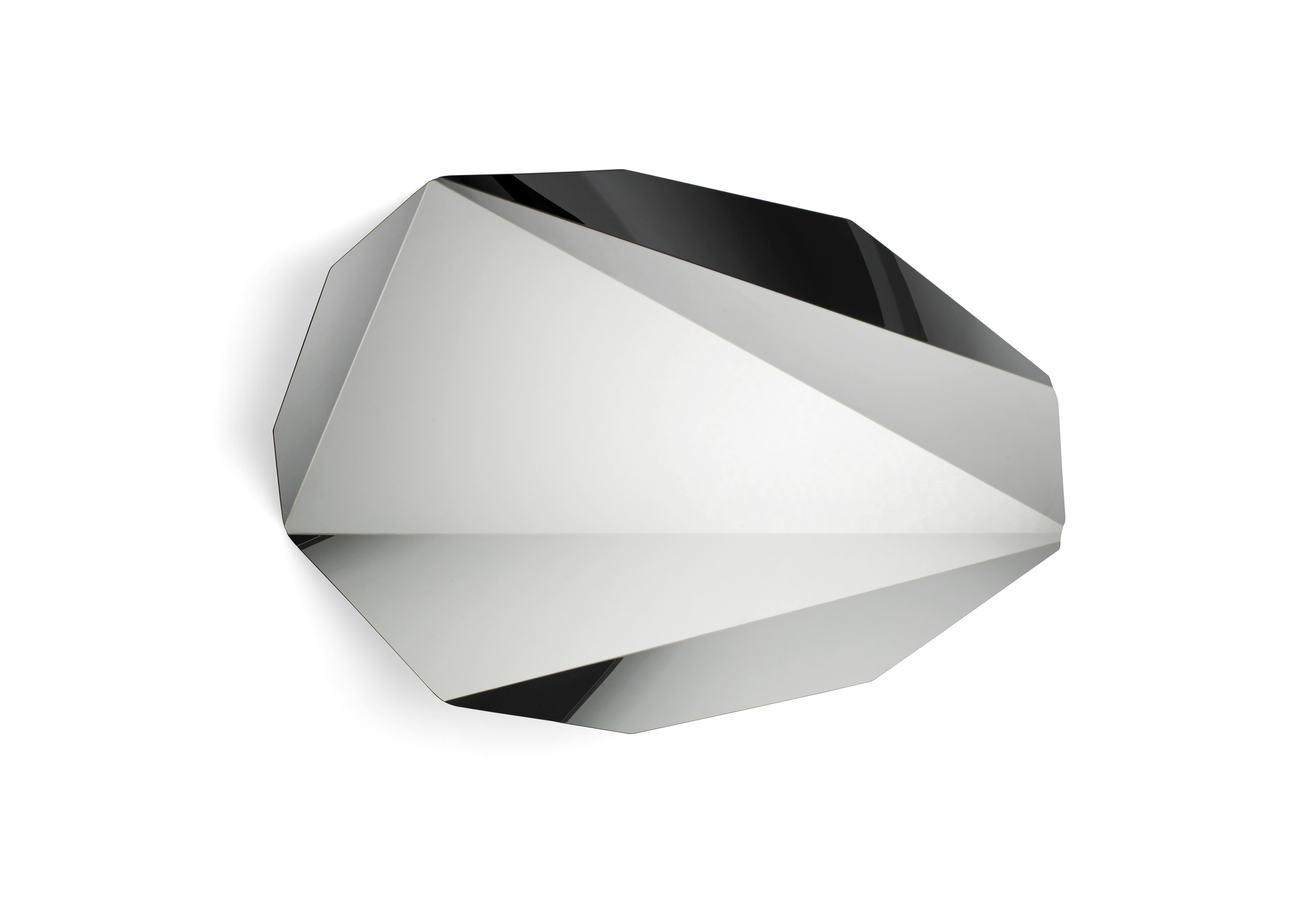 Piega Mirror Wandspiegel von Classicon, Medium, polygonale Form, modernes Design, silberner Spiegel, Wanddekoration.