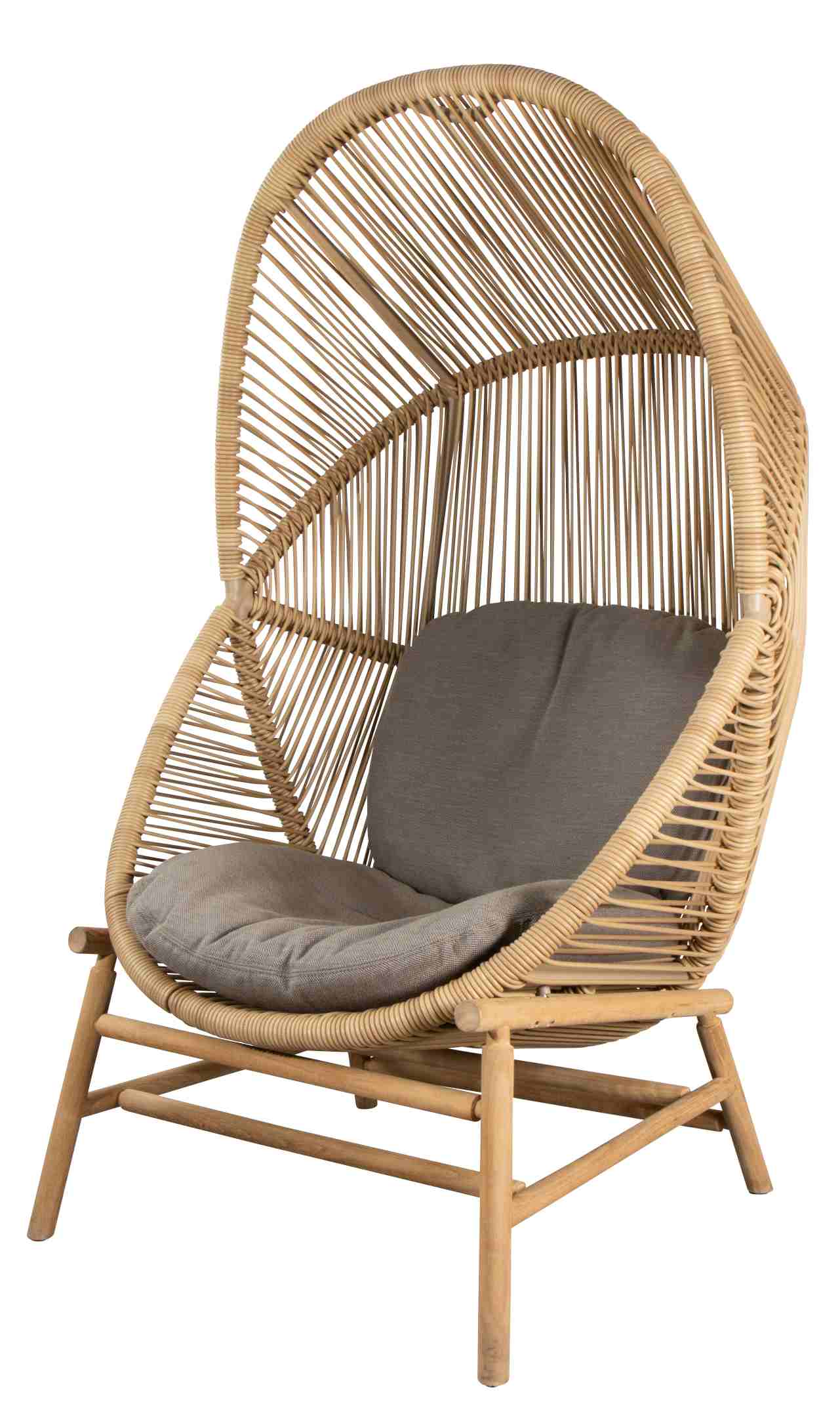 Cane-Line Hive Sessel Outdoor mit taupefarbenen Sitz- und Rückenkissen aus Rattan, bequeme Gartenmöbel.