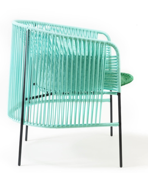 Caribe Lounge Chair, türkis-grüner Outdoor Sessel mit schwarzem Gestell, seitliche Ansicht. Gartenmöbel für Terrasse.