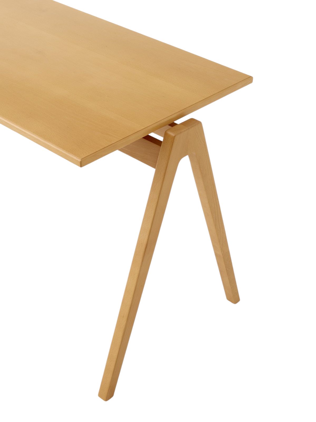 Daystak Tisch von AndTradition: Detailansicht der Tischplatte und des Holzgestells. Schreibtisch, Esstisch.