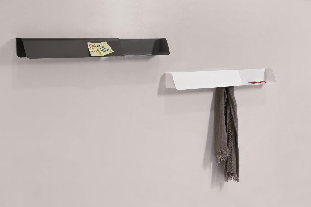 Dock Garderobe mit Ablage in Grau und Weiß. Wandgarderobe für Flur, Büro oder Eingangsbereich.