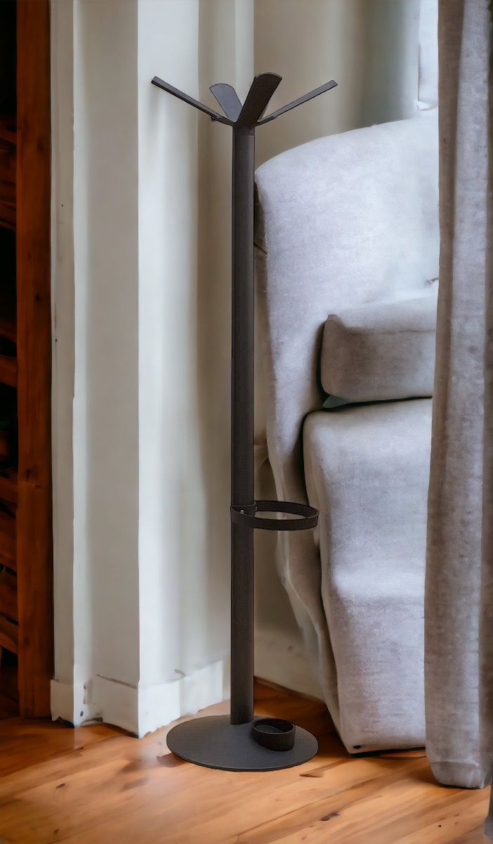 Ellipse Kleiderständer mit integriertem Schirmständer aus Metall, modernes Design für Flur und Büro.