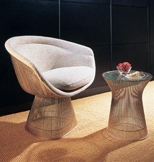 Platner Beistelltisch mit Kristallglasplatte und poliertem Nickelgestell von Knoll International. Design Beistelltisch für Wohnzimmer.