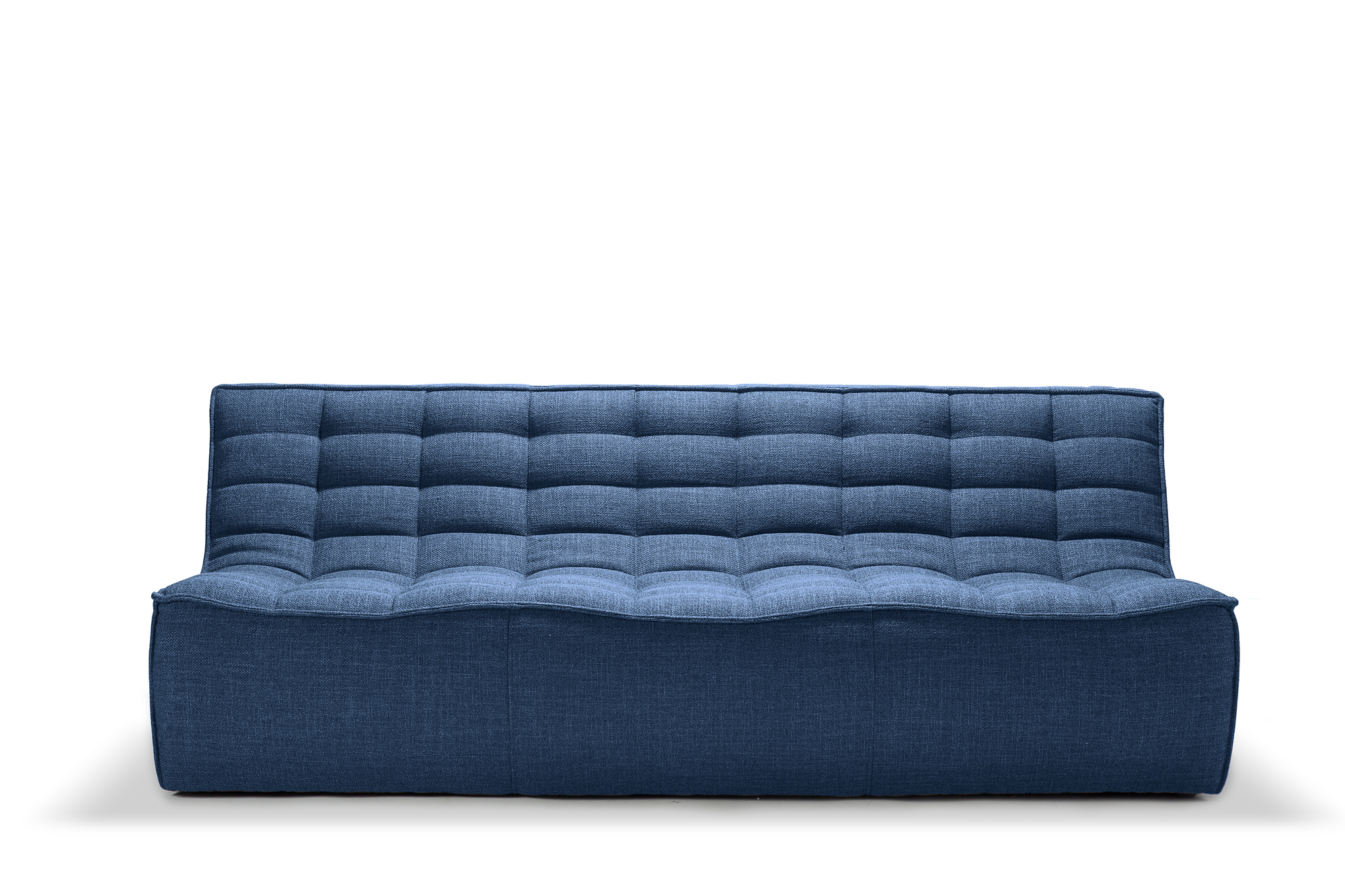 N701 Sofa von Ethnicraft, 3-Sitzer in Blau, modernes Design mit gesteppter Optik.