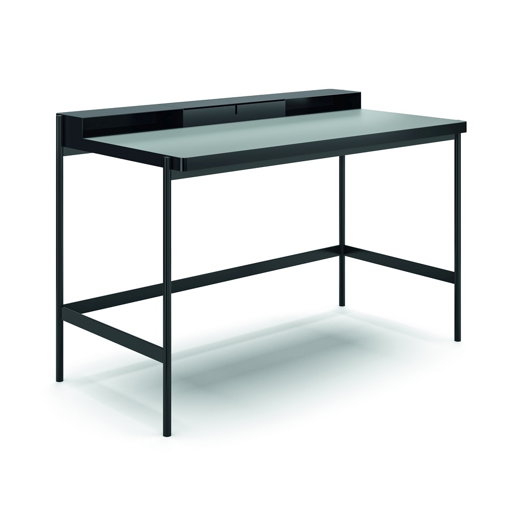 PS20 BIG Schreibtisch von Müller Möbelfabrikation, minimalistisches Design mit schwarzem Gestell und Ablage.