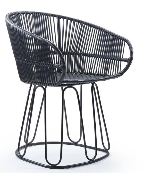 Schwarzer Circo Dining Chair von ames für den Außenbereich, mit geflochtener Sitzfläche und Metallgestell.