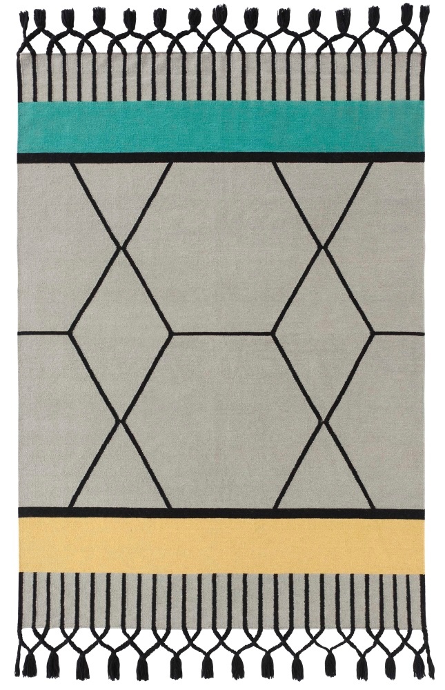 Kilim Teppich mit geometrischem Muster, Fransen und Farbstreifen in Türkis und Gelb.