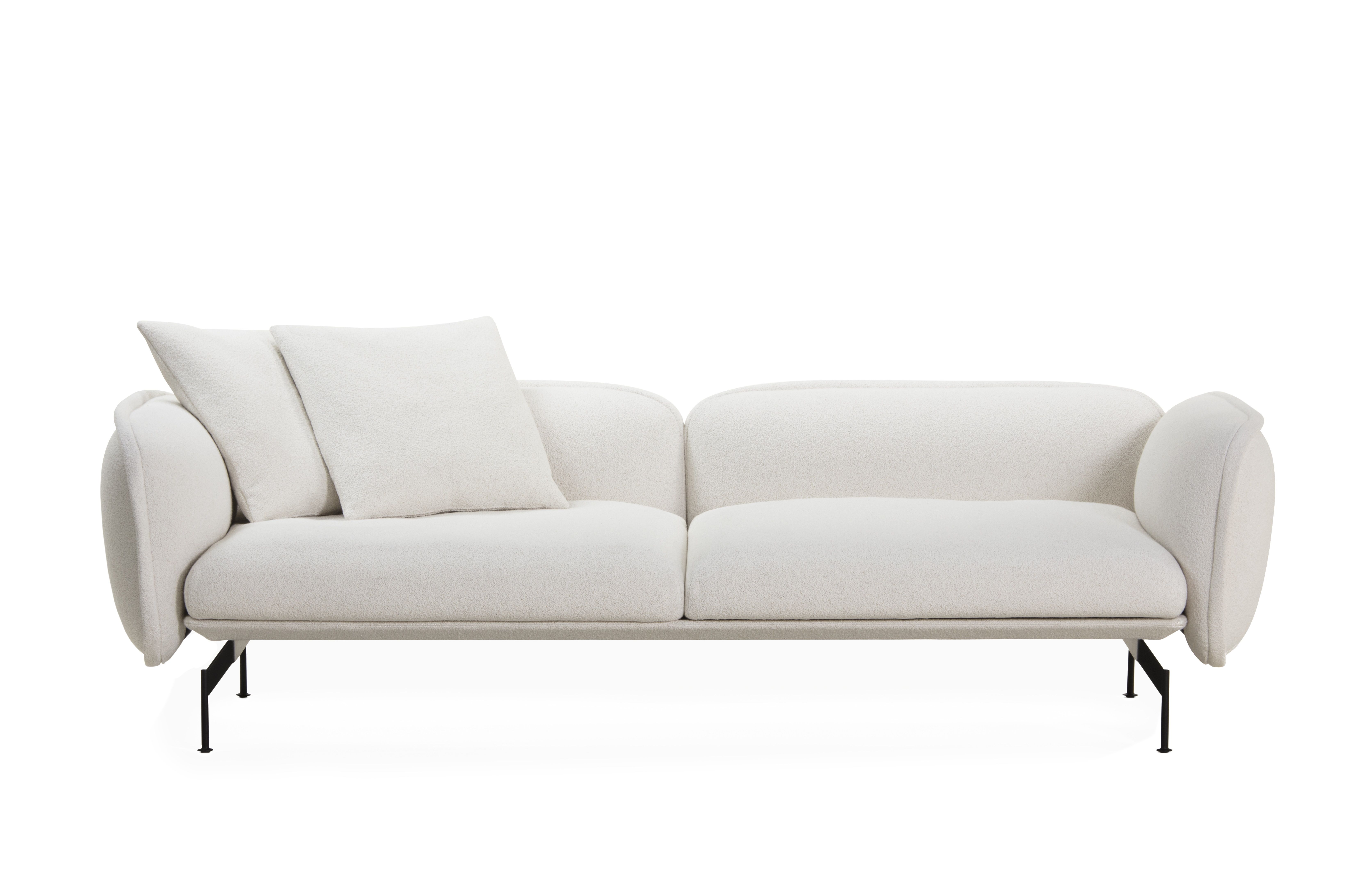 Weißes Echo Sofa von Prostoria mit Kissen und schwarzen Füßen, modernes Design.