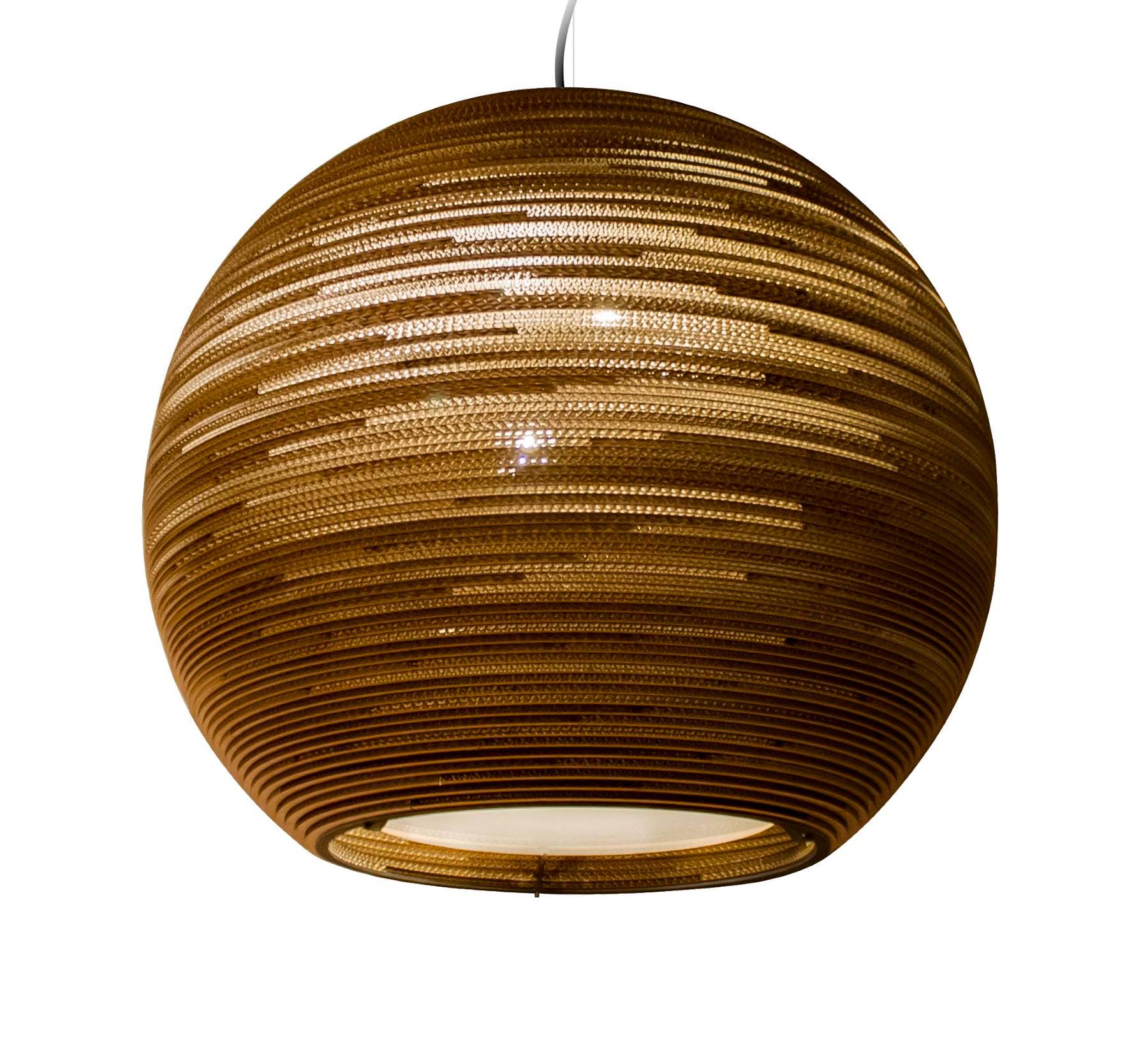Sun32 Scraplights Hängeleuchte: Runde Designlampe aus recycelter Pappe, warmes Licht, nachhaltige Beleuchtung.