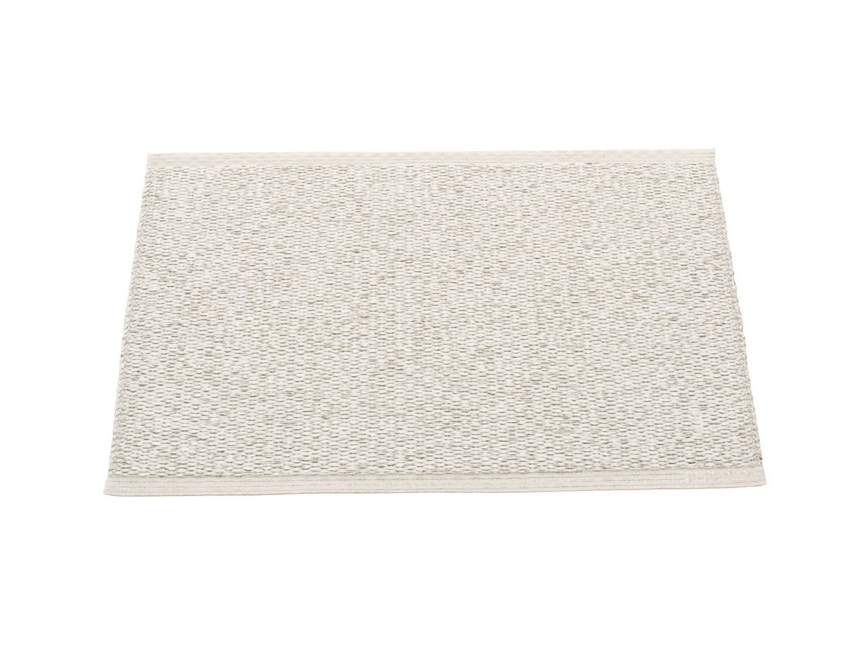 Svea Kunststoffteppich 70x50 cm in Stein Metallic von Pappelina, ein robuster und pflegeleichter Teppich.