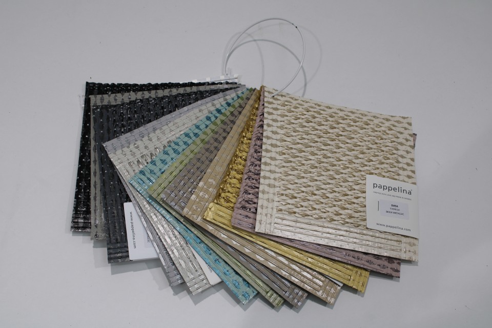 Farbmusterkarte Pappelina Teppich Svea mit verschiedenen Farben und Webmustern für die Auswahl des passenden Teppichs.