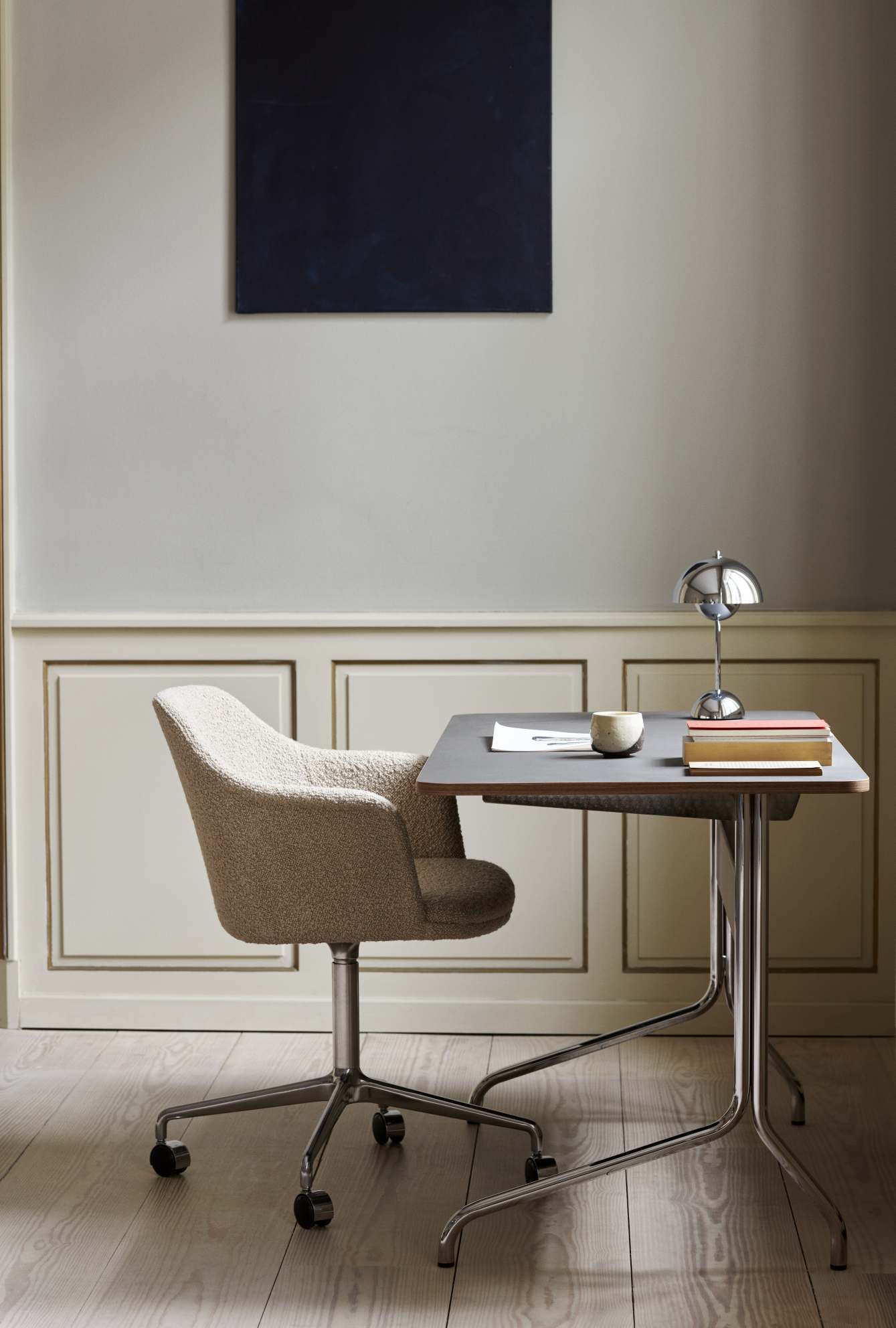 Pavilion AV16 / AV17 Sekretär / Schreibtisch AndTradition