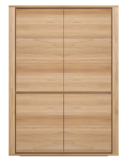 Ethnicraft Shadow Hochschrank aus Eiche: Moderner, hoher Schrank mit vier Türen und natürlicher Holzmaserung.