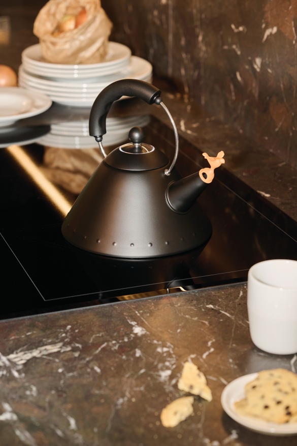 9093 BB Wasserkessel Schwarz Alessi