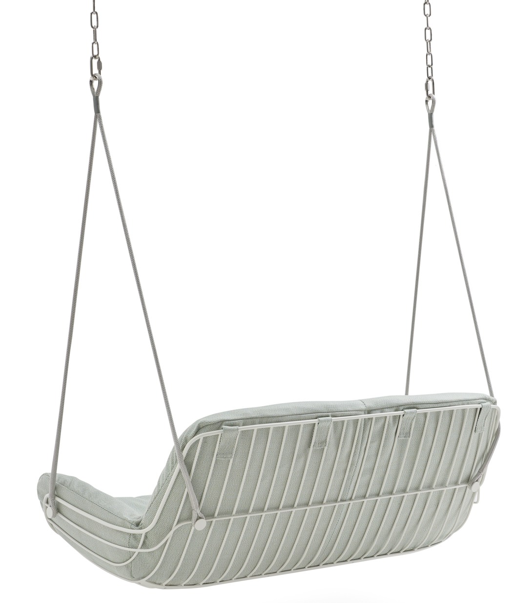 Leyasol Lounge Couch Schaukel: Hängendes Outdoor Sofa mit hellgrauem Bezug und filigranem Metallgestell.