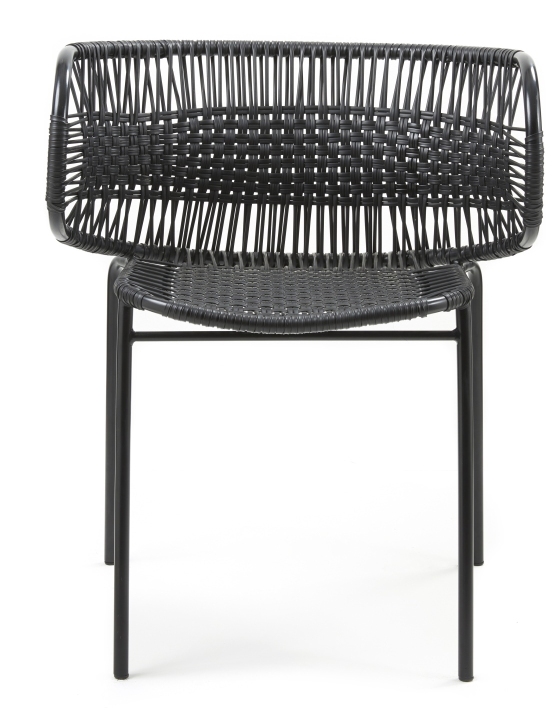 Schwarzer Cielo Armlehnstuhl, stapelbarer Outdoor-Stuhl mit geflochtener Sitzfläche und Rückenlehne für Garten und Terrasse.