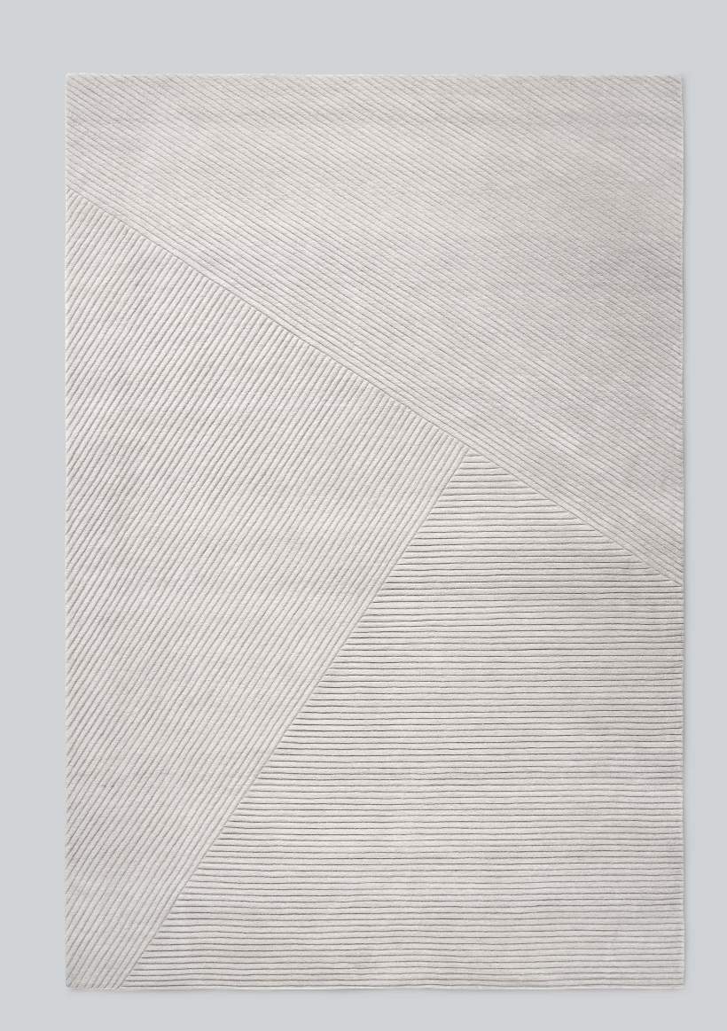 Hellgrauer Teppich mit geometrischem Linienmuster, Row Teppich von Northern, modernes Design für Wohnzimmer und Schlafzimmer.