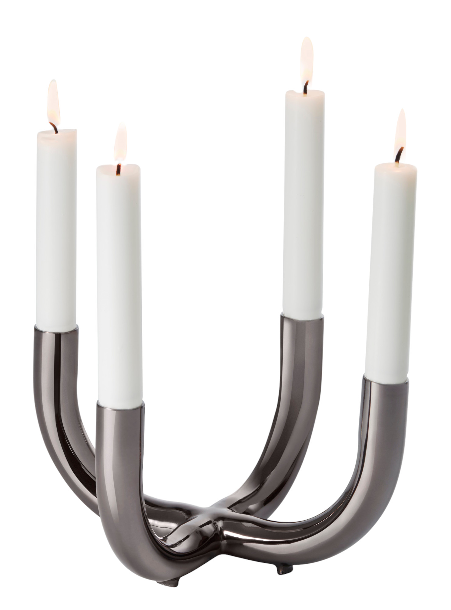 Salone Leuchter von Philippi mit vier brennenden, weißen Kerzen in modernem, silberfarbenem Kerzenständer.