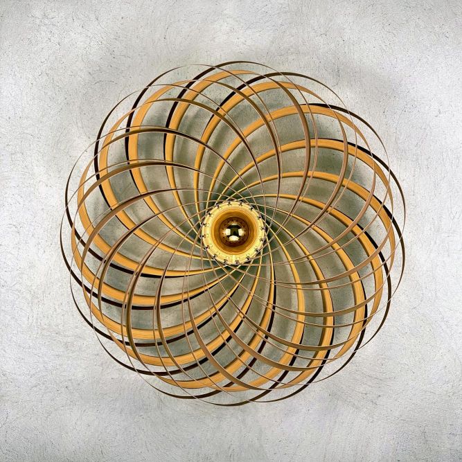 Veneria Wandleuchte aus Eiche mit spiralförmigem Design, moderne Holzlampe für stilvolle Wandbeleuchtung im Wohnzimmer.