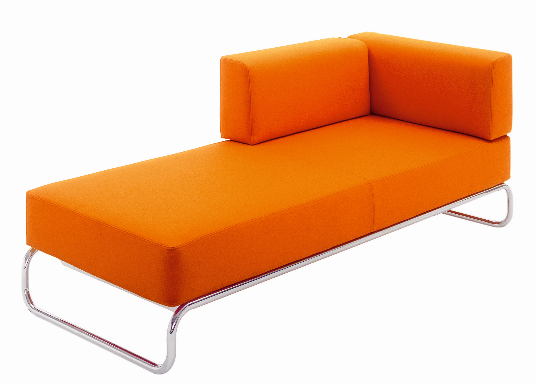 Orangefarbenes Thonet S 5200 Polsterteil mit hoher Rückenlehne und verchromtem Stahlrohrgestell.