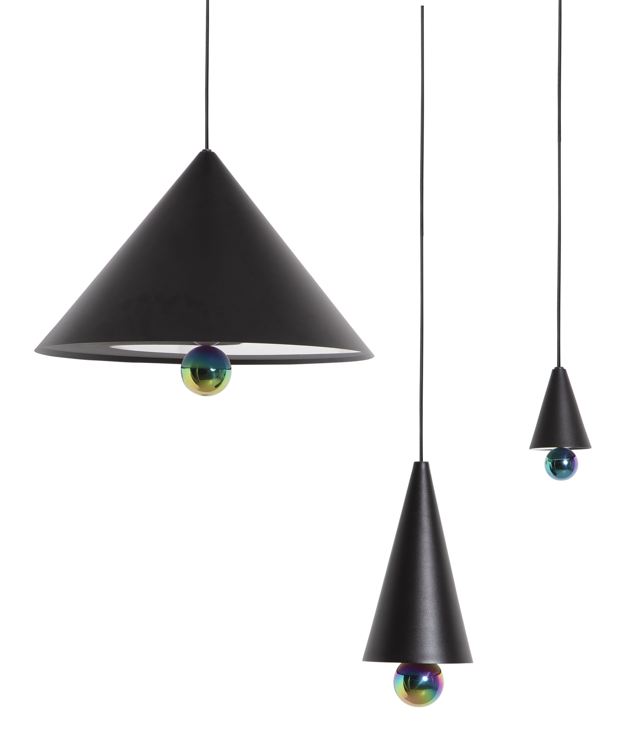 Drei schwarze Cherry Pendelleuchten von Petite Friture mit schimmernden Kugeln, moderne Hängelampe.
