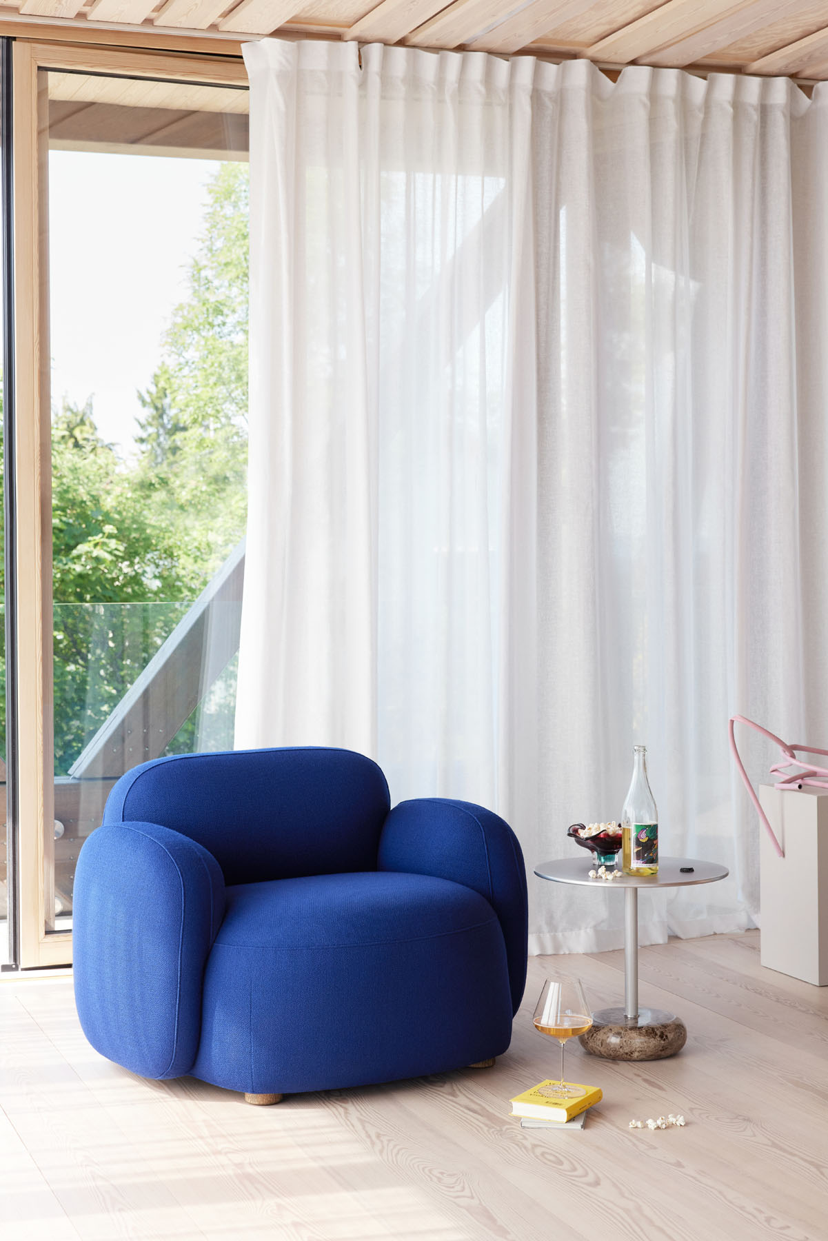 Gem Loungesessel von Northern, hellgrau, mit Armlehne, moderner Sessel für Wohnzimmer und stilvolles Interieur.