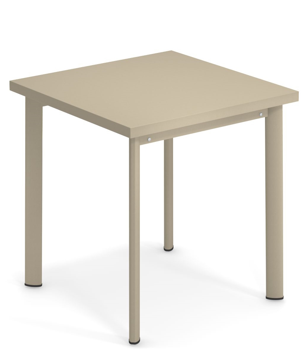 Quadratischer, beiger Star Tisch von Emu für den Außenbereich, ideal für Garten und Terrasse.