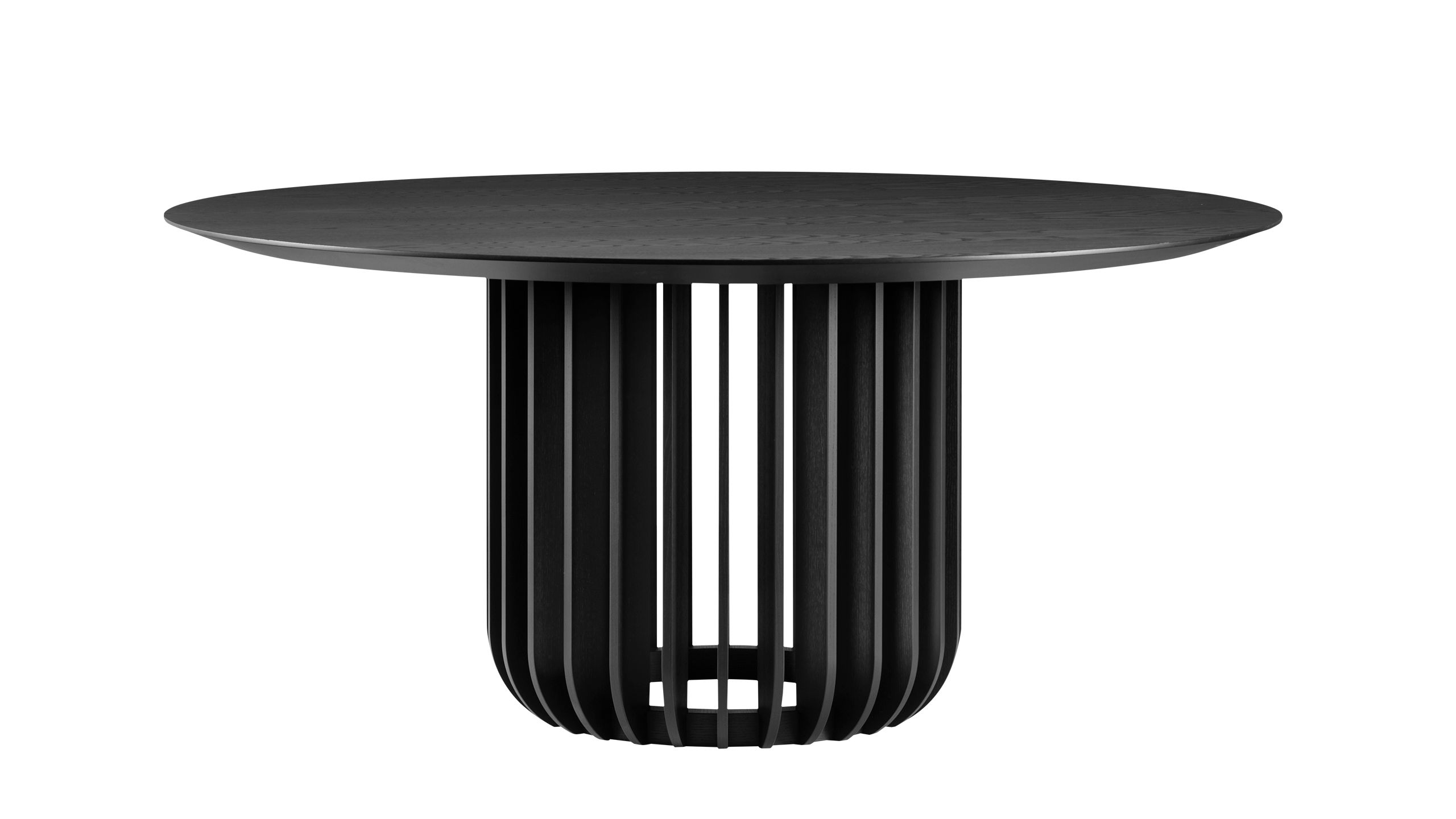 Juice Tisch von Miniforms, runder Esstisch aus schwarzem Holz mit Latten-Gestell.