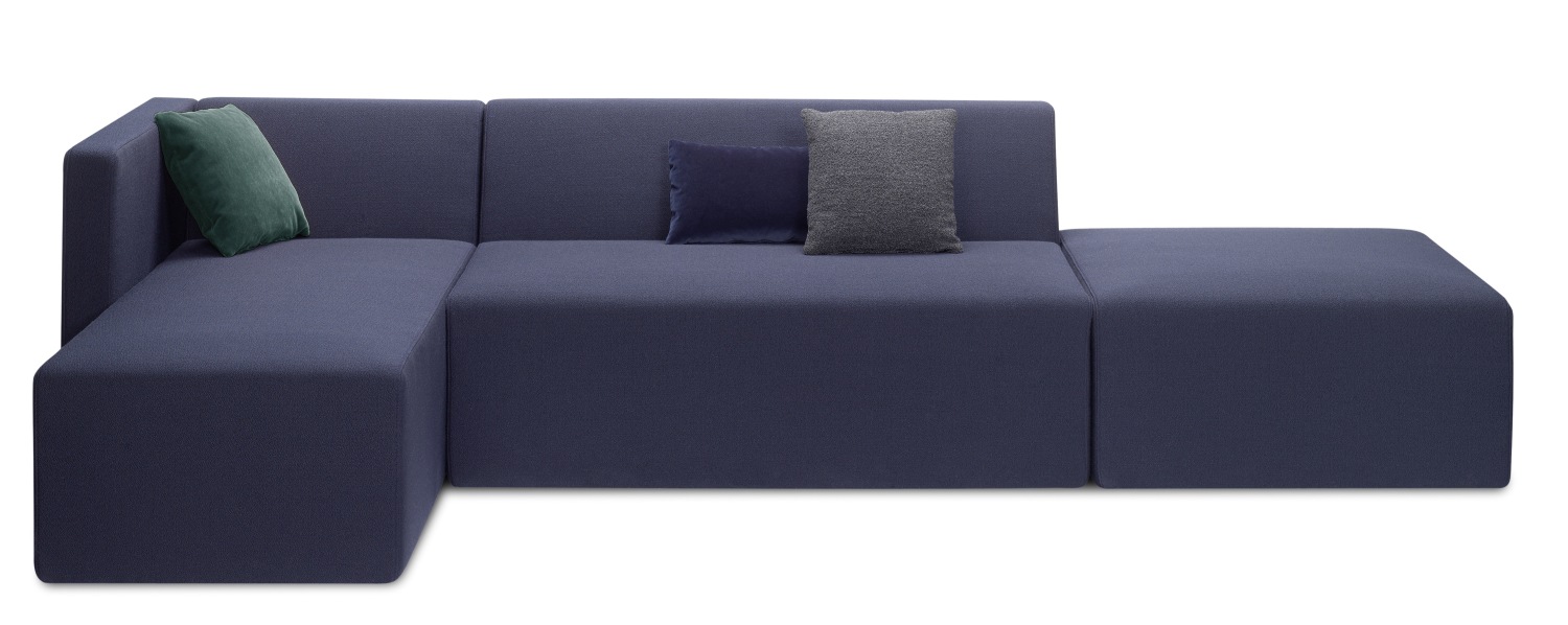 SF06 Kerman Modulsofa von e15, blaues Stoffsofa mit Kissen, modernes modulares Wohnzimmermöbel.