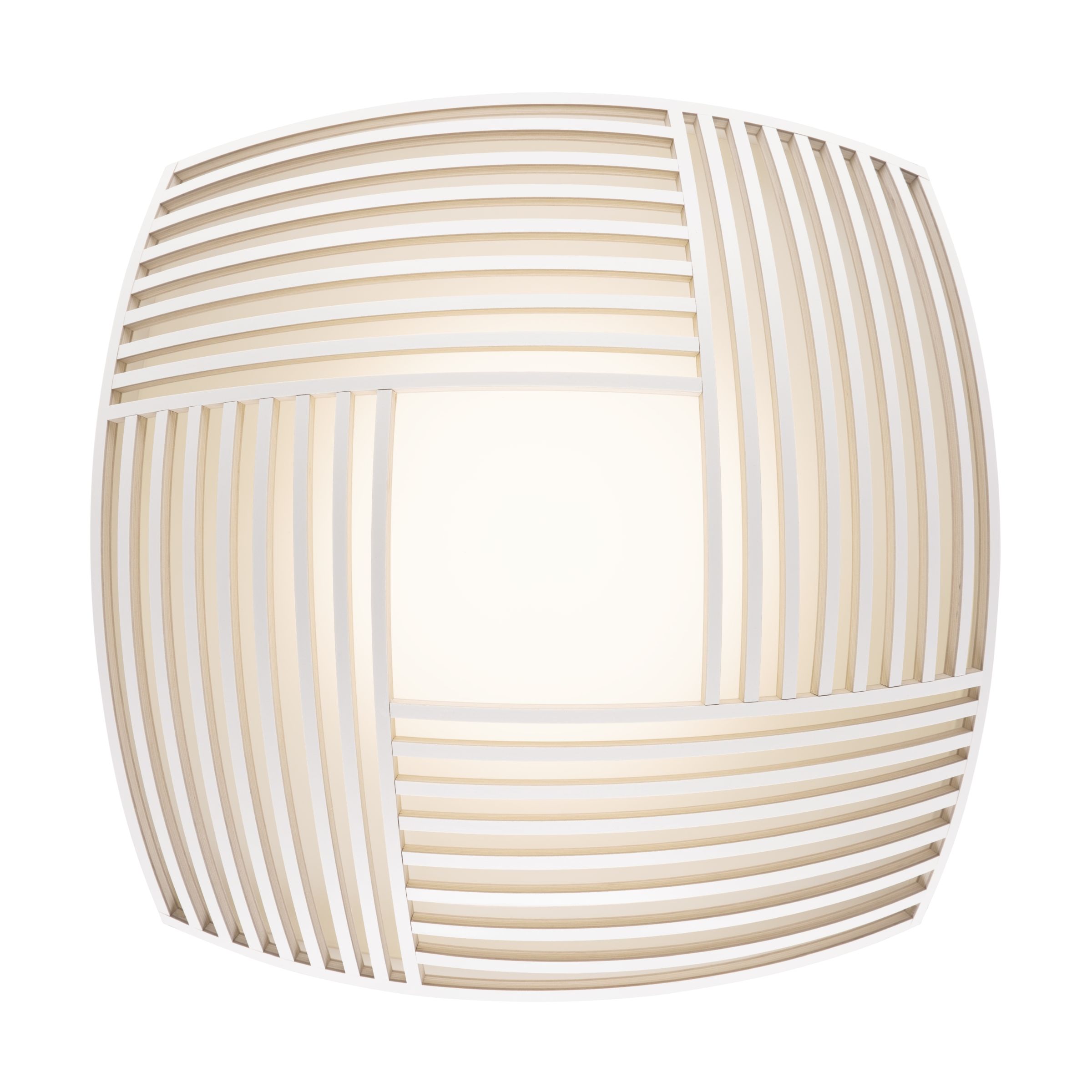 Weiße Kuulto Deckenleuchte von Secto Design mit Holzlamellen und warmem Lichtschein.