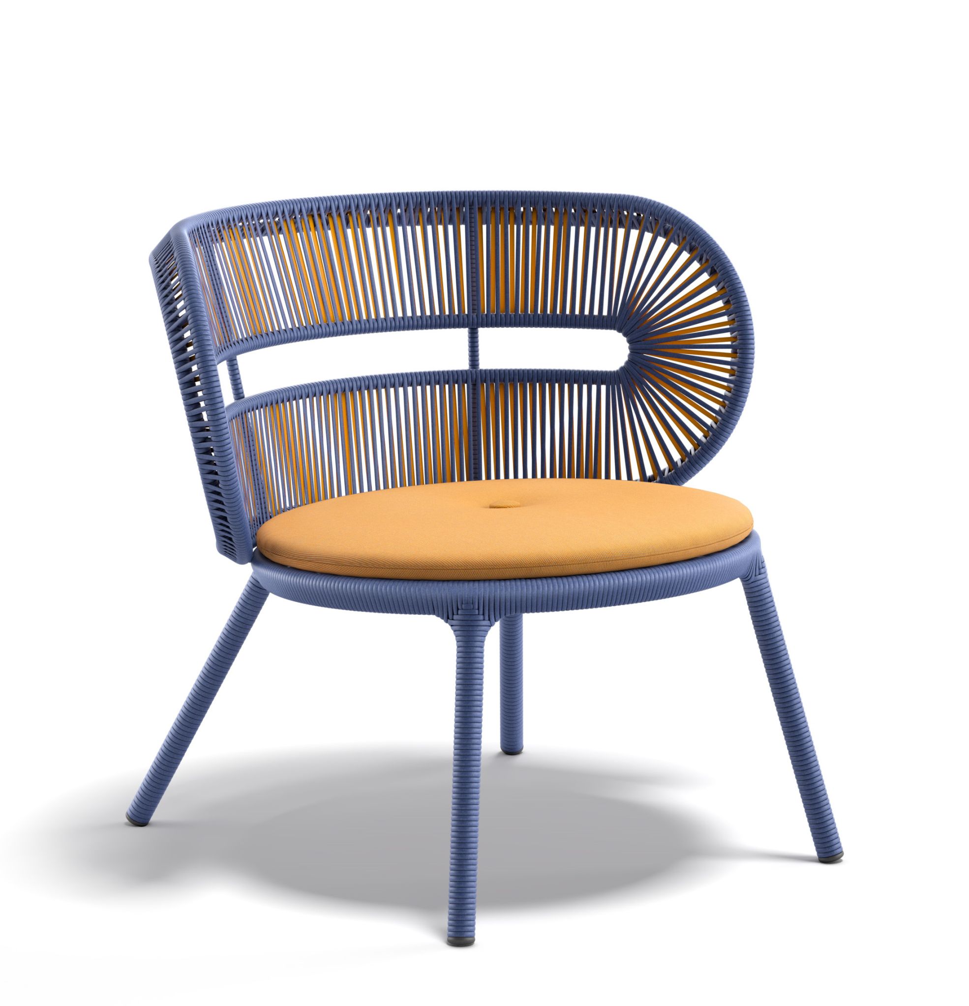 Blauer Cirql Lounge Chair von Dedon mit gelbem Kissen für den Außenbereich. Gartenmöbel.