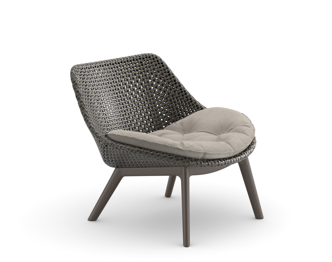Dedon Mbrace Alu Club Chair mit grauem Sitzkissen, Gartenmöbel für Terrasse und Balkon.