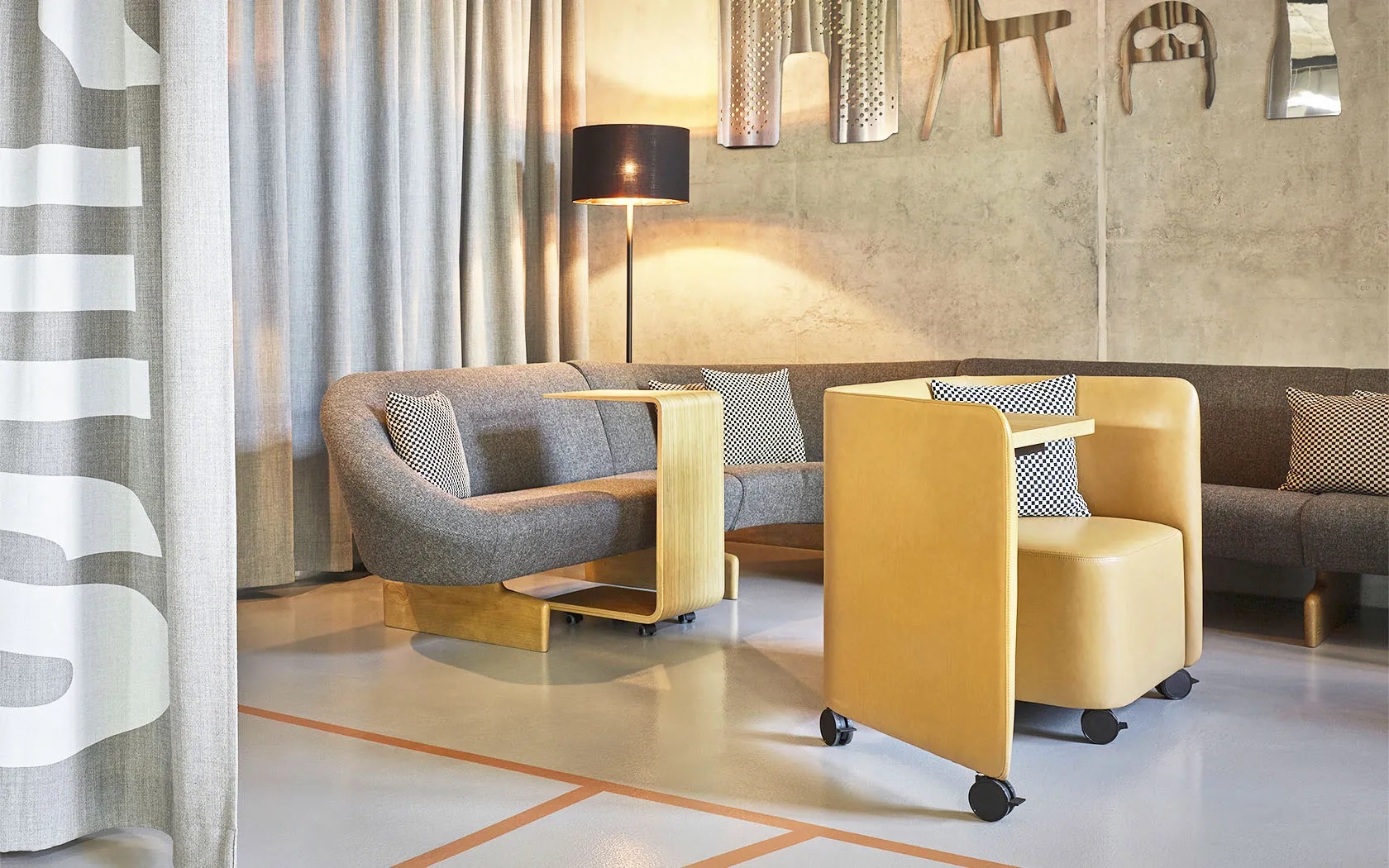 In Out Office BU2266 Panel Lounge Stuhl mit Schreibtisch Andreu World