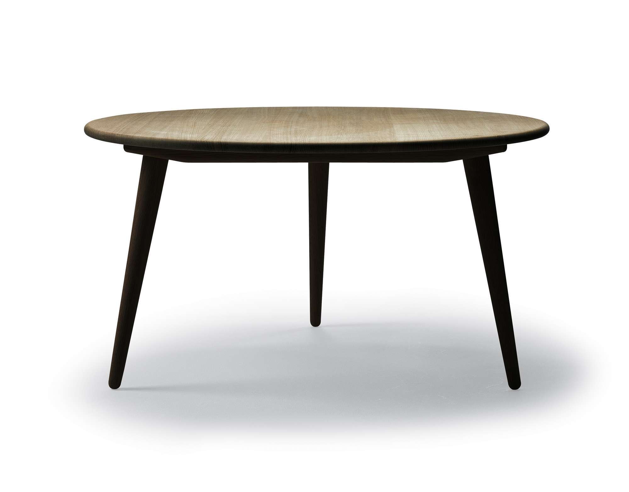 Runder Couchtisch / Beistelltisch aus geölter Eiche von Carl Hansen & Søn, skandinavisches Design.