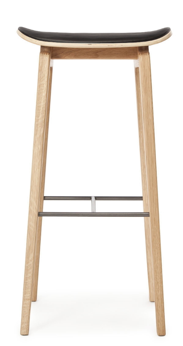 NY11 Barhocker aus Eiche natur mit schwarzem Lederpolster, 75 cm hoch.
