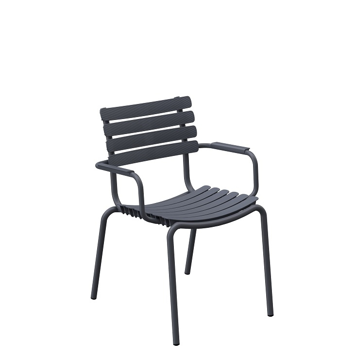 Grauer ReClips Outdoor Stuhl von Houe mit Armlehnen aus Aluminium für den Garten.