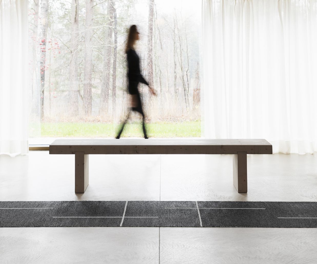 Fred Teppich von Pappelina, 70x90cm, Leinenfarben. Moderner Teppich mit geometrischem Muster für Wohnräume.