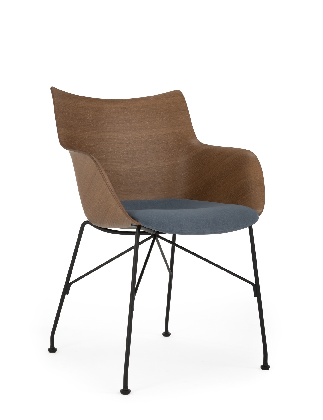 Q/Wood Stuhl von Kartell: Holzstuhl mit Armlehnen und blauem Sitzkissen auf schwarzem Metallgestell.