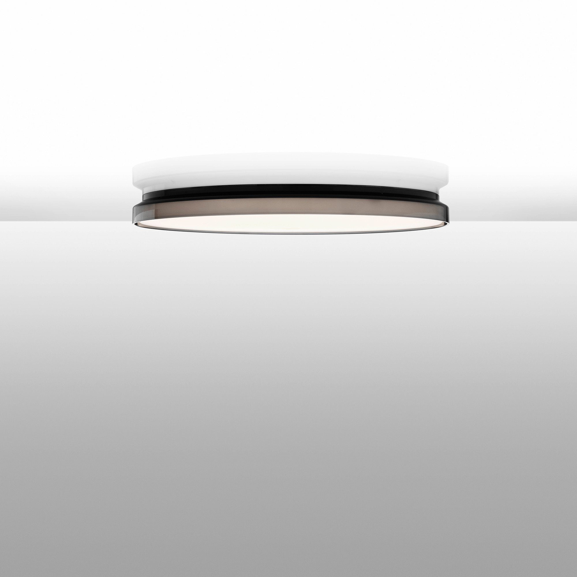 Flos Clara Deckenleuchte in Rauchglas-Optik. Moderne Lampe für Wohnzimmer und Schlafzimmer.